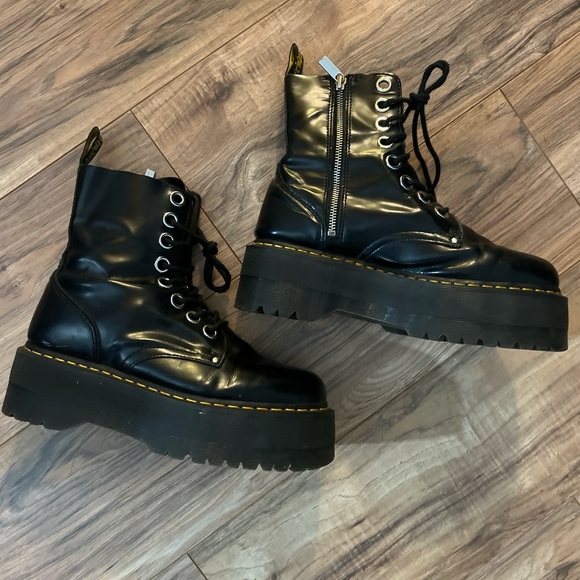 *SOLD* Dr.Martens Platform Boots - Picture 2 of 8